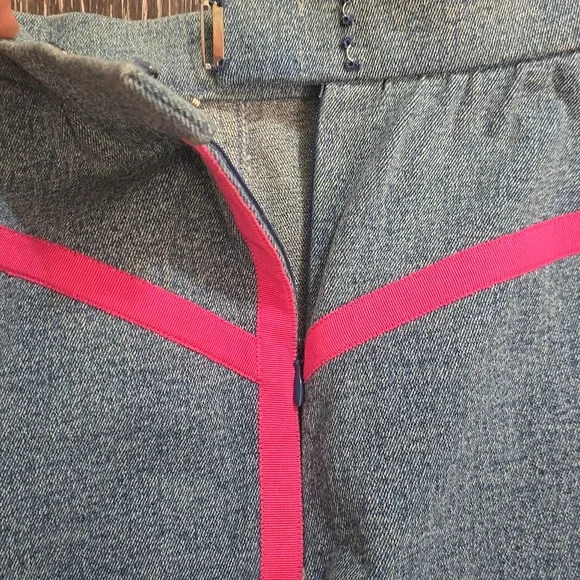 Chanel Boutique Denim Mini Skirt Size 38 Excellents Conditions.